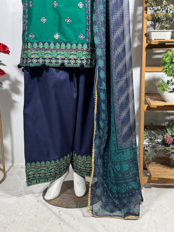 Classic Embroidered Suit - Image 3