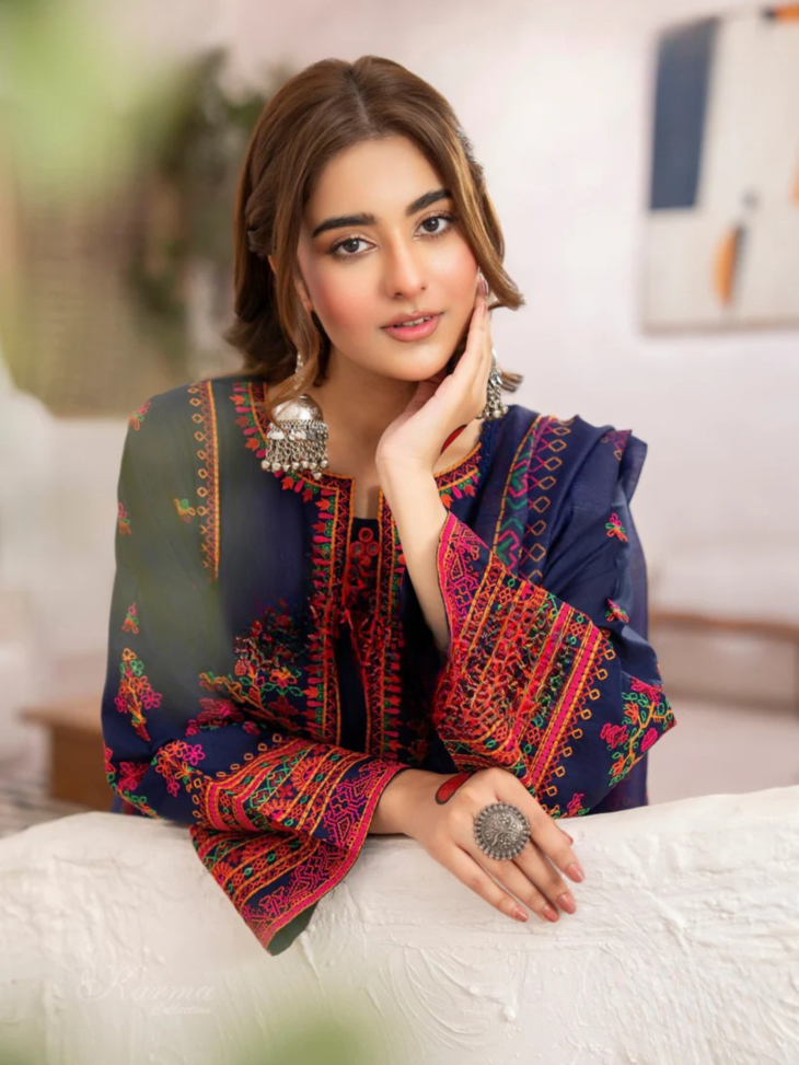 Casual Embroidered 3-Piece Suit - Image 2